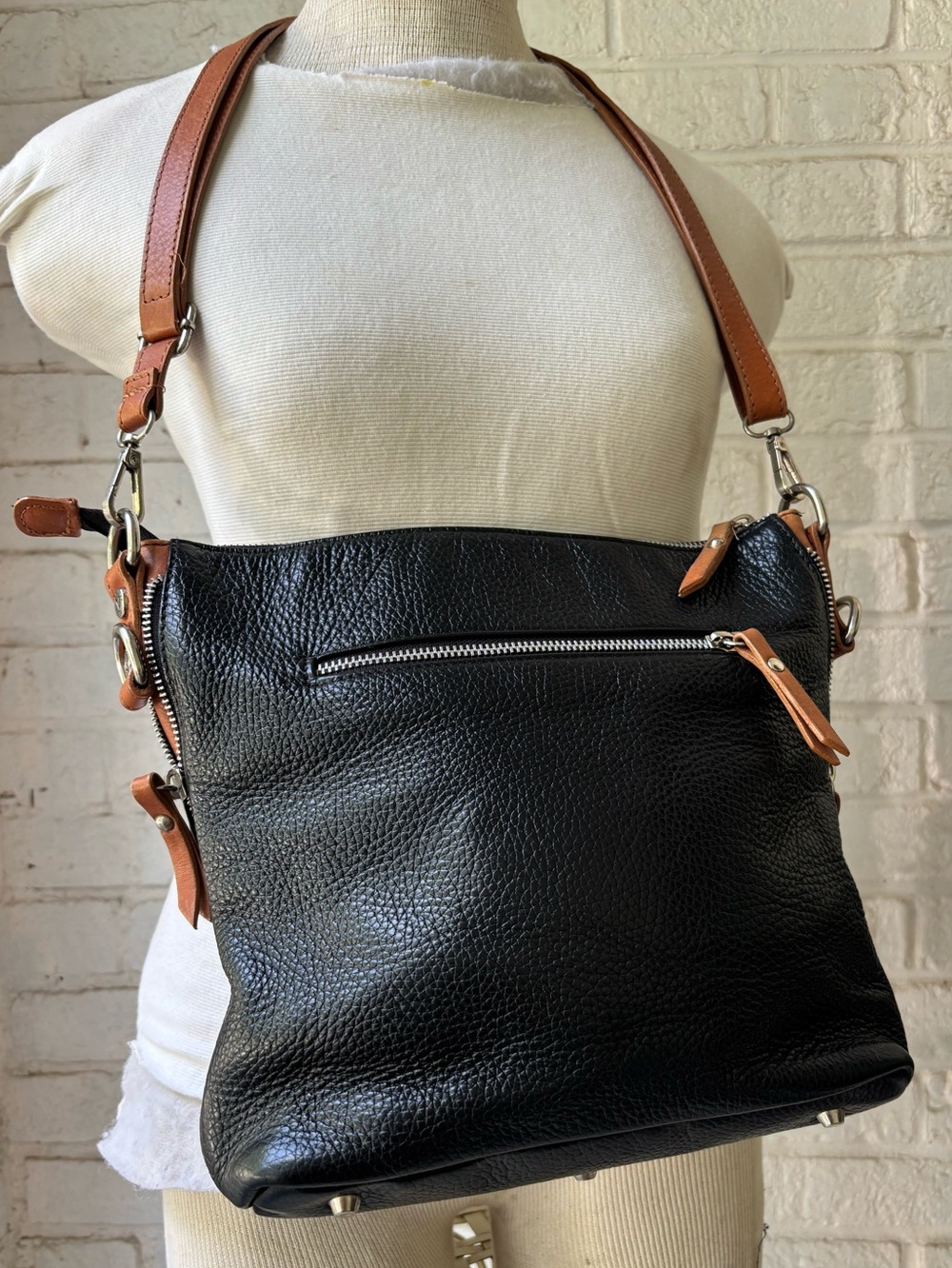 ⭐️VALENTINA⭐️ Black 🖤 Tan Pebbled Leather Shoulder Bag - Picture 3 of 10